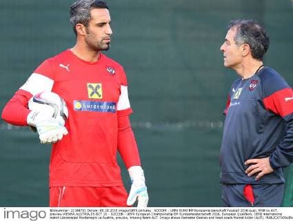 SOCCER - UEFA EURO EM Europameisterschaft Fussball 2016 quali, MNE vs AUT, preview VIENNA,AUSTRIA,05.OCT.15 - SOCCER - UEFA European Championship EM Europameisterschaft 2016, European Qualifiers, OEFB international match Länderspiel Montenegro vs Austria, preview, training team AUT. Image shows Ramazan Oezcan and head coach Marcel Koller (AUT). GEPAxpictures xChristianxOrt