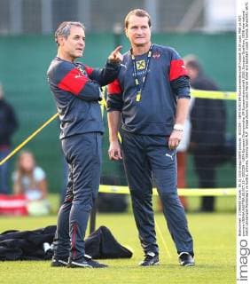 SOCCER - UEFA EURO EM Europameisterschaft Fussball 2016 quali, MNE vs AUT, preview VIENNA,AUSTRIA,05.OCT.15 - SOCCER - UEFA European Championship EM Europameisterschaft 2016, European Qualifiers, OEFB international match Länderspiel Montenegro vs Austria, preview, training team AUT. Image shows head coach Marcel Koller and assistant coach Thomas Janeschitz (AUT). GEPAxpictures xChristianxOrt
