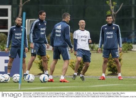 (151006) -- EZEIZA, Oct. 5, 2015 -- Nicolas Otamendi, Ramiro Funes Mori, Martin Demichelis, Javier Mascherano and Ezequiel Garay (L-R) of Argentina s national soccer team take part in a training session in Ezeiza City Oct. 5, 2015. Argentina s national soccer team on Monday held a training session for the FIFA Russia 2018 World Cup qualifying match with Ecuador, to be held on Oct. 8 in Buenos Aires. Martin Zabala) (da) (sp) (SP)ARGENTINA-EZEIZA-SOCCER-TRAINING e MARTINxZABALA 