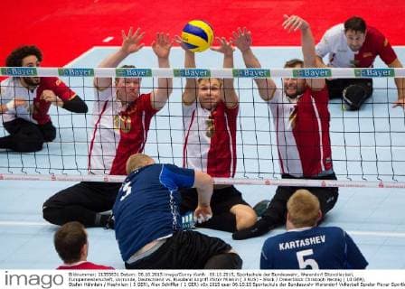 06.10.2015, Sportschule der Bundeswehr, Warendorf Sitzvolleyball, Europameisterschaft, Vorrunde, Deutschland vs. Russland Angriff Viktor Milenin ( 3 RUS) - Block Dreierblock Christoph Herzog ( 10 GER), Stefan Hähnlein Haehnlein ( 5 GER), Alex Schiffler ( 1 GER)