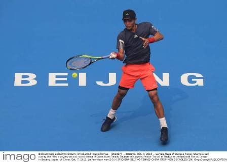 (151007) -- BEIJING, Oct. 7, 2015 -- Lu Yen-Hsun of Chinese Taipei returns a ball during the men s singles second round match of China Open Tennis Tournament against Viktor Troicki of Serbia at the National Tennis Center in Beijing, capital of China, Oct. 7, 2015. Lu Yen-Hsun won 2-0.) (SP)CHINA-BEIJING-TENNIS-CHINA OPEN-MEN S SINGLES (CN) XingxGuangli 