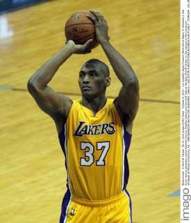October 6, 2015 - Los Angeles Lakers forward Metta World Peace 37 attempts a free throw during preseason action between the Los Angeles Lakers and the Utah Jazz at the Stan Sheriff Center on the campus of the University of Hawaii at Manoa in Honolulu, HI. - NBA Basketball Herren USA Basketball: Lakers v Jazz OCT06 - ZUMAc04_
