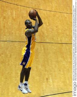 October 6, 2015 - Los Angeles Lakers forward Metta World Peace 37 takes a jump shot from the perimeter during preseason action between the Los Angeles Lakers and the Utah Jazz at the Stan Sheriff Center on the campus of the University of Hawaii at Manoa in Honolulu, HI. - NBA Basketball Herren USA Basketball: Lakers v Jazz OCT06 - ZUMAc04_