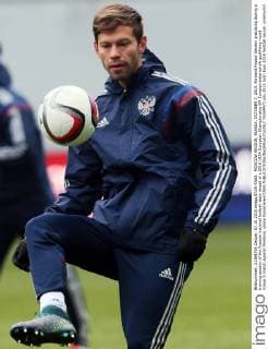 MOSCOW REGION, RUSSIA. OCTOBER 7, 2015. Forward Fyodor Smolov practicing during a training session of the Russian national football team ahead of a 2016 UEFA European Championship EM Europameisterschaft qualifying round Group G match against Moldova. Vasily Ponomarev TASS  TS00F472