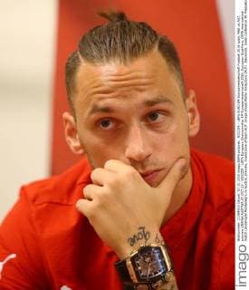 SOCCER - UEFA EURO EM Europameisterschaft Fussball 2016 quali, MNE vs AUT, preview VIENNA,AUSTRIA,07.OCT.15 - SOCCER - UEFA European Championship EM Europameisterschaft 2016, European Qualifiers, OEFB international match Länderspiel Montenegro vs Austria, preview, mixed zone of team AUT. Image shows Marko Arnautovic (AUT). Keywords: press conference PK Pressekonferenz GEPAxpictures xChristianxOrt