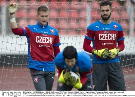 Aktuell Fußball, Training Nationalteam Tschechien Czech soccer team pictured during the training in Prague, Czech Republic, October 6, 2015. Goalkeepers left to right: Tomas Vaclik, Petr Cech, Tomas Koubek (CTKxPhoto MichalxKamaryt) CTKPhotoP201510070821101  _KMT2995
