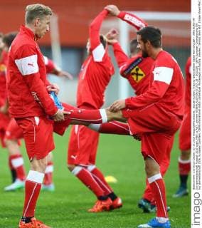 Aktuell Fußball, Training Nationalteam Österreich SOCCER - UEFA EURO EM Europameisterschaft Fussball 2016 quali, MNE vs AUT, preview VIENNA,AUSTRIA,07.OCT.15 - SOCCER - UEFA European Championship EM Europameisterschaft 2016, European Qualifiers, OEFB international match Länderspiel Montenegro vs Austria, preview, training team AUT. Image shows Marc Janko and Martin Harnik (AUT). GEPAxpictures xChristianxOrt