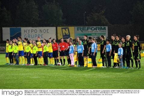 WOMEN SOCCER - CL, Spratzern vs Bardolino SANKT POELTEN,AUSTRIA,07.OCT.15 - WOMEN SOCCER - UEFA Womens Champions League, round of 16, FSK Sankt Poelten Spratzern vs ASD Bardolino Verona CF. Image shows the team of St.Poelten and the team of Verona. GEPAxpictures xWalterxLuger