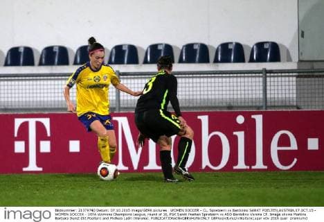 WOMEN SOCCER - CL, Spratzern vs Bardolino SANKT POELTEN,AUSTRIA,07.OCT.15 - WOMEN SOCCER - UEFA Womens Champions League, round of 16, FSK Sankt Poelten Spratzern vs ASD Bardolino Verona CF. Image shows Martina Barbara Dunst (St.Poelten) and Michela Ledri (Verona). GEPAxpictures xWalterxLuger