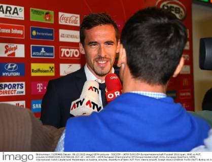 SOCCER - UEFA EURO EM Europameisterschaft Fussball 2016 quali, MNE vs AUT, preview SCHWECHAT,AUSTRIA,08.OCT.15 - SOCCER - UEFA European Championship EM Europameisterschaft 2016, European Qualifiers, OEFB international match Länderspiel Montenegro vs Austria, preview, departure of team AUT from Vienna airport. Image shows Christian Fuchs (AUT) during an interview. GEPAxpictures xChristianxOrt