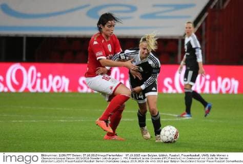 07.10.2015 xcex Belgien, Lüttich, Fussball, Frauenfussball, UWCL Uefa Women s Champions League Saison 2015 2016 Standart Lüttich gegen 1. FFC Frankfurt Jackie Groenen (FFC Frankfurt) im Zweikampf mit Cécile De Gernier (Standart Lüttich)