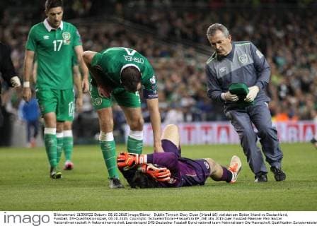Dublin Torwart Shay Given (Irland 16) verletzt am Boden Irland vs Deutschland, Fussball, EM-Qualifikationsspiel, 08.10.2015, Copyright: Schueler Eibner-Pressefoto EP_JSE
