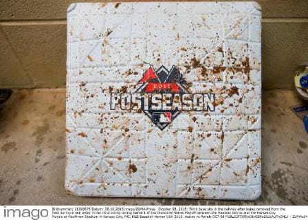October 08, 2015: Third base sits in the hallway after being removed from the field during a rain delay in the third inning during Game 1 of the Divisional Series Playoff between the Houston Astros and the Kansas City Royals at Kauffman Stadium in Kansas City, MO. MLB Baseball Herren USA 2015: Astros vs Royals OCT 08 - ZUMAc04_