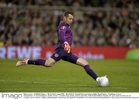 08.10.2015, Fussball Europameisterschafts-Qualifikation, 9.Spieltag, Irland - Deutschland, im AVIVA-Stadion, Dublin (Irland). Torwart Shay Given (Irland) Abschlag. 