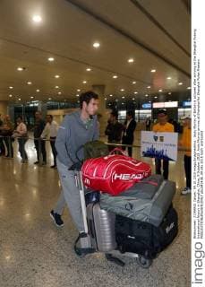 Andy Murray of Britain is pictured after arriving at the Shanghai Pudong International Airport in Shanghai, China, 9 October 2015. Andy Murray arrives at Shanghai for Shanghai Rolex Masters  pbu342436_09