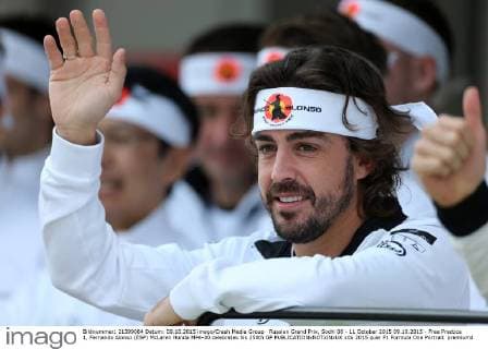 Russian Grand Prix, Sochi 08 - 11 October 2015 09.10.2015 - Free Practice 1, Fernando Alonso (ESP) McLaren Honda MP4-30 celebrates his 250th GP 