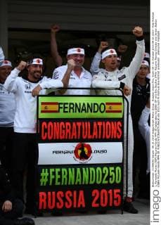 Russian Grand Prix, Sochi 08 - 11 October 2015 09.10.2015 - Free Practice 1, Fernando Alonso (ESP) McLaren Honda MP4-30 celebrates his 250th GP with Eric Boullier (FRA) McLaren Racing Director and Jenson Button (GBR) McLaren Honda MP4-30. 