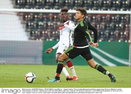 Aspach Jordan Torunarigha (Deutschland) links gegen Jose Godinez (Mexiko) rechts Deutschland vs Mexiko, Laenderspiel U19, Mercedes-Benz Elite Cup, Fussball, 09.10.2015 Copyright: Fudisch Eibner-Pressefoto EP_PFS