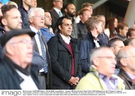 Aspach VfB Sportdirektor Robin Dutt (VfB Stuttgart) auf der Tribuene in Aspach Deutschland vs Mexiko, Laenderspiel U19, Mercedes-Benz Elite Cup, Fussball, 09.10.2015 Copyright: Fudisch Eibner-Pressefoto EP_PFS