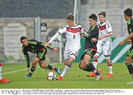 Aspach Marvin Mehlem (Deutschland) links gegen Miguel Tapias (Mexiko) rechts Deutschland vs Mexiko, Laenderspiel U19, Mercedes-Benz Elite Cup, Fussball, 09.10.2015 Copyright: Fudisch Eibner-Pressefoto EP_PFS