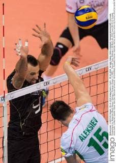 09.10.2015, Armeec Arena, Sofia Volleyball, Europameisterschaft, Vorrunde, Deutschland vs. Bulgarien Block Georg György Gyoergy Grozer ( 9 GER) - Angriff Todor Aleksiev ( 15 BUL)