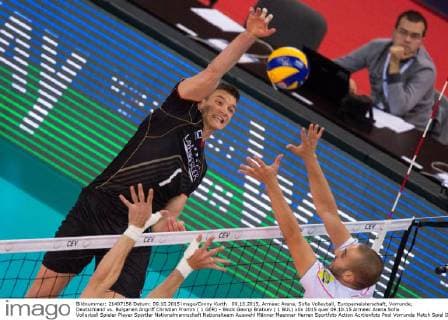 09.10.2015, Armeec Arena, Sofia Volleyball, Europameisterschaft, Vorrunde, Deutschland vs. Bulgarien Angriff Christian Fromm ( 1 GER) - Block Georgi Bratoev ( 1 BUL)