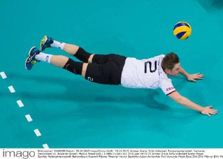 09.10.2015, Armeec Arena, Sofia Volleyball, Europameisterschaft, Vorrunde, Deutschland vs. Bulgarien Abwehr Markus Steuerwald ( 2 GER) Libero