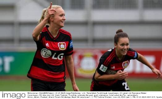 v.li.: Torschützin Turid Knaak (Leverkusen, 10) jubelt mit Francesca Weber (Leverkusen, 21) über das 1:0, Jubel, Torjubel, Torerfolg, celebrate the goal, goal, celebration, Jubel ueber das Tor, optimistisch, Action, Aktion, Fussball, Allianz Frauen-Bundesliga, Bayer 04 Leverkusen - 1. FFC Turbine Potsdam, xozx