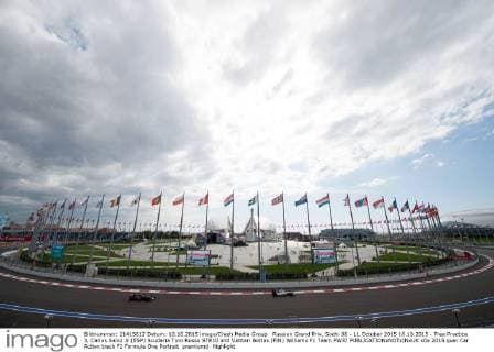 Russian Grand Prix, Sochi 08 - 11 October 2015 10.10.2015 - Free Practice 3, Carlos Sainz Jr (ESP) Scuderia Toro Rosso STR10 and Valtteri Bottas (FIN) Williams F1 Team FW37 