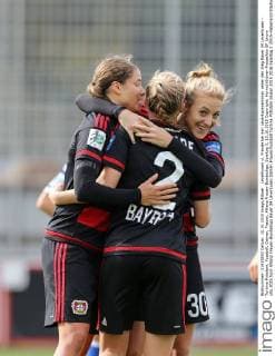 Leverkusen vl. Freude bei den Leverkusenerinnen ueber den Sieg Bayer 04 Leverkusen - Turbine Potsdam, Fussball, Damen, Frauen, Allianz Frauen-Bundesliga, Spieltag 5, 10.10.2015 Copyright: Hornx xEibner-Pressefoto EP_bhorn