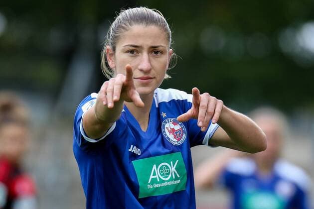 Bianca Schmidt (Potsdam, 20), gibt Anweisungen, gestikuliert, mit den Armen gestikulieren, gives instructions, gesticulate, Fussball, Allianz Frauen-Bundesliga, Bayer 04 Leverkusen - 1. FFC Turbine Potsdam, xozx