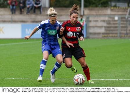 v.li.: Svenja Huth (Potsdam, 9) und die ehemalige Turbine Jessica Wich (Leverkusen, 7), Zweikampf, Duell, duel, tackle, Dynamik, Action, Aktion, Fussball, Allianz Frauen-Bundesliga, Bayer 04 Leverkusen - 1. FFC Turbine Potsdam, xozx