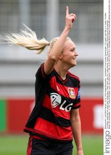Torschützin Turid Knaak (Leverkusen, 10) jubelt über das 1:0, Jubel, Torjubel, Torerfolg, celebrate the goal, goal, celebration, Jubel ueber das Tor, optimistisch, Action, Aktion, Fussball, Allianz Frauen-Bundesliga, Bayer 04 Leverkusen - 1. FFC Turbine Potsdam, xozx