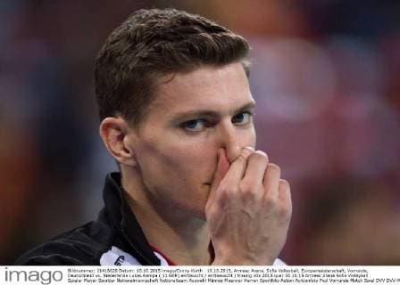 10.10.2015, Armeec Arena, Sofia Volleyball, Europameisterschaft, Vorrunde, Deutschland vs. Niederlande Lukas Kampa ( 11 GER) enttäuscht enttaeuscht traurig