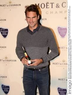 Swiss tennis star Roger Federer poses at the welcome party for the 2015 Shanghai Rolex Masters tennis tournament in Shanghai, China, 10 October 2015. Roger Federer glams up welcome party for 2015 Shanghai Rolex Masters  pbu343198_24