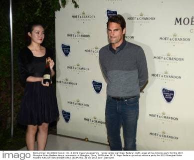 Swiss tennis star Roger Federer, right, poses at the welcome party for the 2015 Shanghai Rolex Masters tennis tournament in Shanghai, China, 10 October 2015. Roger Federer glams up welcome party for 2015 Shanghai Rolex Masters  pbu343202_01