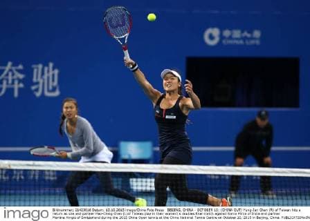 BEIJING, CHINA - OCTOBER 10: (CHINA OUT) Yung-Jan Chan (R) of Taiwan hits a return as she and partner Hao-Ching Chan (L)of Taiwan play in their women s doubles final match against Sania Mirza of India and partner Martina Hingis of Switzerland during the 2015 China Open tennis at the China National Tennis Centre on October 10, 2015 in Beijing, China.  CFP474184493 