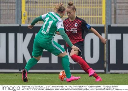 v.li.: Cindy König (Konig, Koenig, SV Werder Bremen, 11) und Giulia Gwinn (SC Freiburg, 21) im Zweikampf, Duell, duel, tackle, Fussball, Allianz Frauen-Bundesliga, SC Freiburg - SV Werder Bremen, xdgx