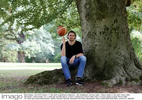GER, Basketball, Rockets Gotha - Marco Völler 27.08.2015, Gotha, GER, Basketball, 2.Bundesliga, Pro A, Oettinger Rockets Gotha, Porträt Fotoshooting Marco Völler (Sohn von Rudi Völler) im Bild: Marco Völler