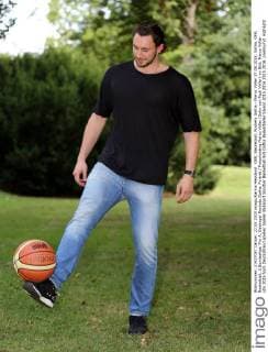 GER, Basketball, Rockets Gotha - Marco Völler 27.08.2015, Gotha, GER, Basketball, 2.Bundesliga, Pro A, Oettinger Rockets Gotha, Porträt Fotoshooting Marco Völler (Sohn von Rudi Völler) im Bild: Marco Völler
