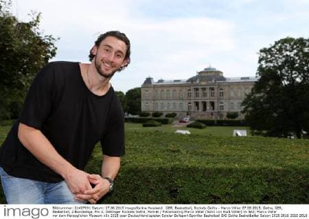 GER, Basketball, Rockets Gotha - Marco Völler 27.08.2015, Gotha, GER, Basketball, 2.Bundesliga, Pro A, Oettinger Rockets Gotha, Porträt Fotoshooting Marco Völler (Sohn von Rudi Völler) im Bild: Marco Völler vor dem Herzoglichen Museum