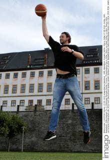 GER, Basketball, Rockets Gotha - Marco Völler 27.08.2015, Gotha, GER, Basketball, 2.Bundesliga, Pro A, Oettinger Rockets Gotha, Porträt Fotoshooting Marco Völler (Sohn von Rudi Völler) im Bild: Marco Völler vor Schloss Friedenstein