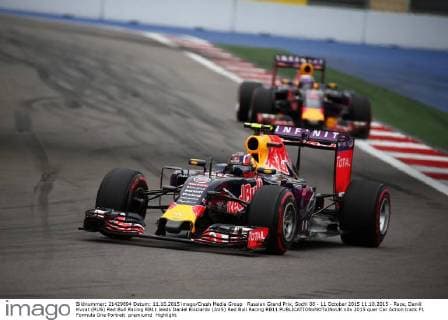 Russian Grand Prix, Sochi 08 - 11 October 2015 11.10.2015 - Race, Daniil Kvyat (RUS) Red Bull Racing RB11 leads Daniel Ricciardo (AUS) Red Bull Racing RB11 