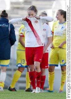 Essen Jacqueline Klasen ( 16, SGS Essen) traurig nach der Niederlage SGS Essen - TSG 1899 Hoffenheim, Frauenfussball, Allianz Frauen-Bundesliga, Spieltag 5, 11.10.2015 Copyright: Deutzmann Eibner-Pressefoto EP_CDN