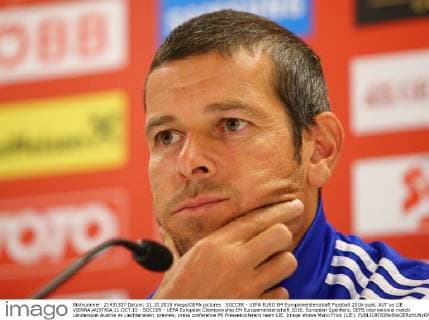 SOCCER - UEFA EURO EM Europameisterschaft Fussball 2016 quali, AUT vs LIE VIENNA,AUSTRIA,11.OCT.15 - SOCCER - UEFA European Championship EM Europameisterschaft 2016, European Qualifiers, OEFB international match Länderspiel Austria vs Liechtenstein, preview, press conference PK Pressekonferenz team LIE. Image shows Mario Frick (LIE). GEPAxpictures xChristianxOrt