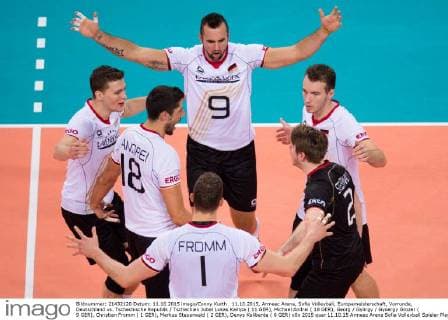 11.10.2015, Armeec Arena, Sofia Volleyball, Europameisterschaft, Vorrunde, Deutschland vs. Tschechische Republik Tschechien Jubel Lukas Kampa ( 11 GER), Michael Andrei ( 18 GER), Georg György Gyoergy Grozer ( 9 GER), Christian Fromm ( 1 GER), Markus Steuerwald ( 2 GER), Denys Kaliberda ( 6 GER)