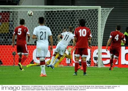 11.10.2015, xfux, Fussball EM Quali 2016, Deutschland - Georgien, emspor, v.l. Nukri Revishvili (Georgien), Marco Reus (Deutsche Fussball Nationalmannschaft DFB)