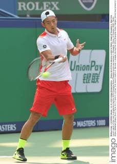 Zhang Ze of China returns a shot to Martin Klizan of Slovakia in their first round match of the men s singles during the 2015 Shanghai Rolex Masters tennis tournament in Shanghai, China, 12 October 2015. Martin Klizan defeated Zhang Ze of China 2-0 (7-6 6-2) in their first round match of the men s singles during the 2015 Shanghai Rolex Masters tennis tournament in Shanghai, China, 12 October 2015. Martin Klizan ousts Zhang Ze at Shanghai Rolex Masters  pbu343945_15