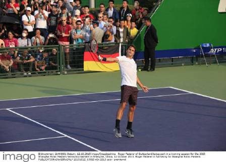 Roger Federer of Switzerland takes part in a training session for the 2015 Shanghai Rolex Masters tennis tournament in Shanghai, China, 12 October 2015. Roger Federer in full swing for Shanghai Rolex Masters  20151012_63915