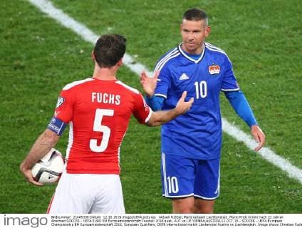 Aktuell Fußball, Nationalteam Liechtenstein, Mario Frick nimmt nach 22 Jahren Abschied SOCCER - UEFA EURO EM Europameisterschaft Fussball 2016 quali, AUT vs LIE VIENNA,AUSTRIA,12.OCT.15 - SOCCER - UEFA European Championship EM Europameisterschaft 2016, European Qualifiers, OEFB international match Länderspiel Austria vs Liechtenstein. Image shows Christian Fuchs (AUT) and Mario Frick (LIE). GEPAxpictures xChristianxOrt
